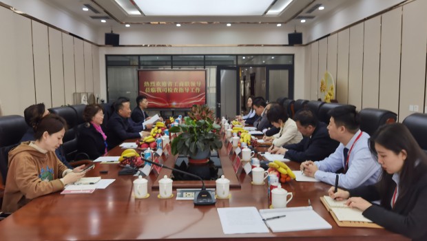甘肅省委統(tǒng)戰(zhàn)部副部長、省工商聯(lián)黨組書記茍?zhí)旌暌恍猩W臨蘭州亞太集團檢查指導工作